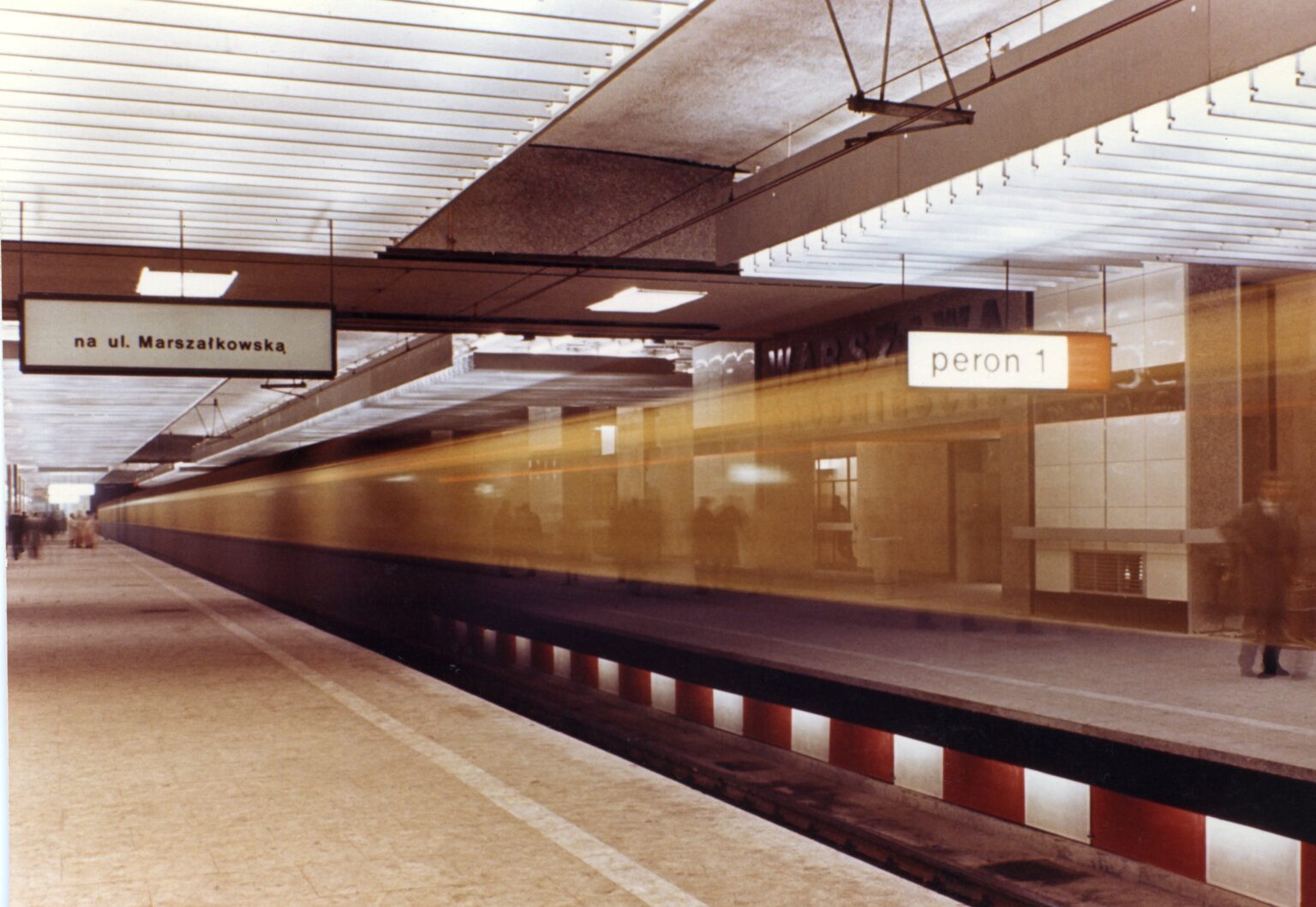 Archival photograph of the Śródmieście railway station in Warsaw.