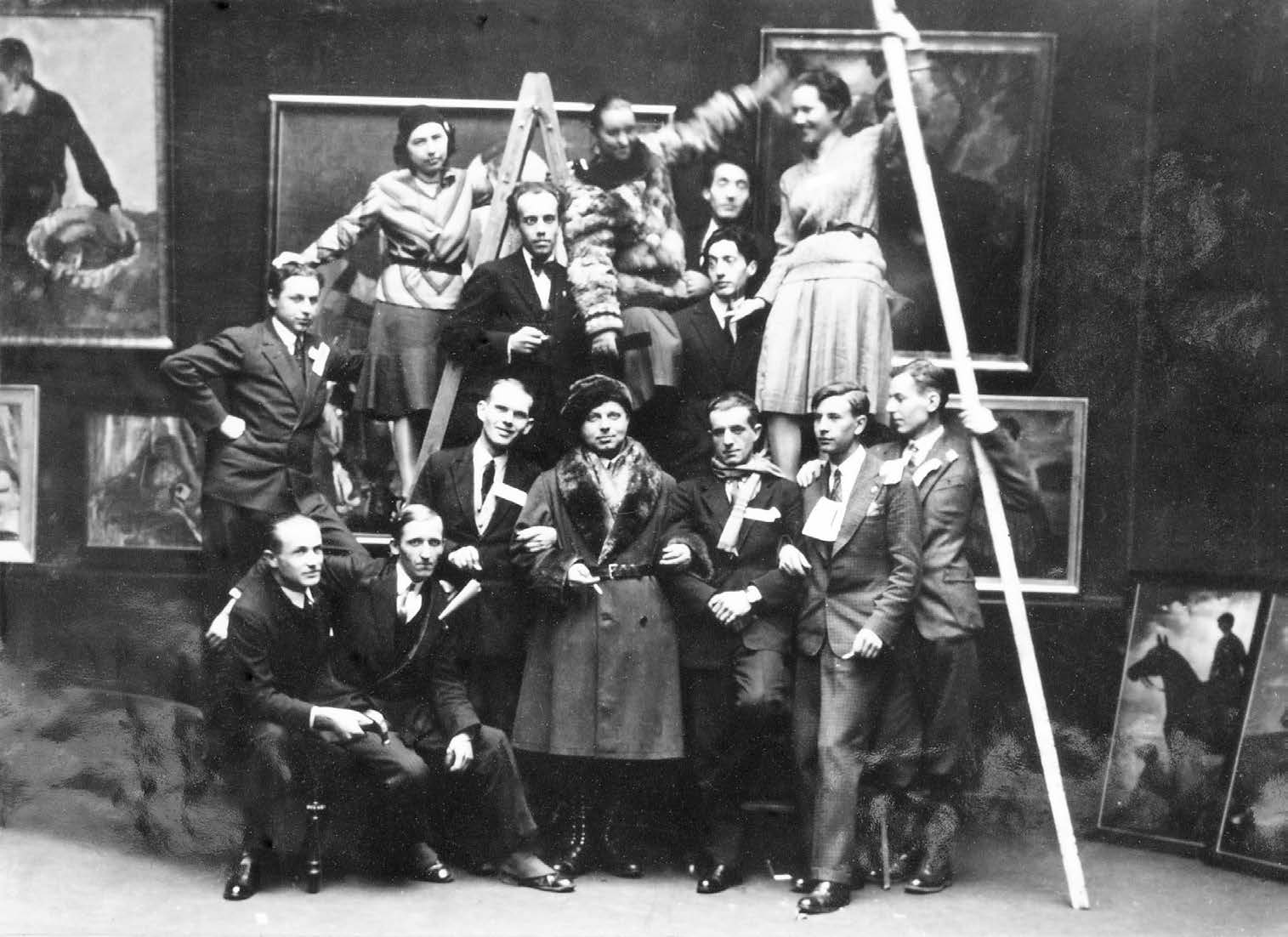 Archival photograph showing Tadeusz Pruszkowski with students