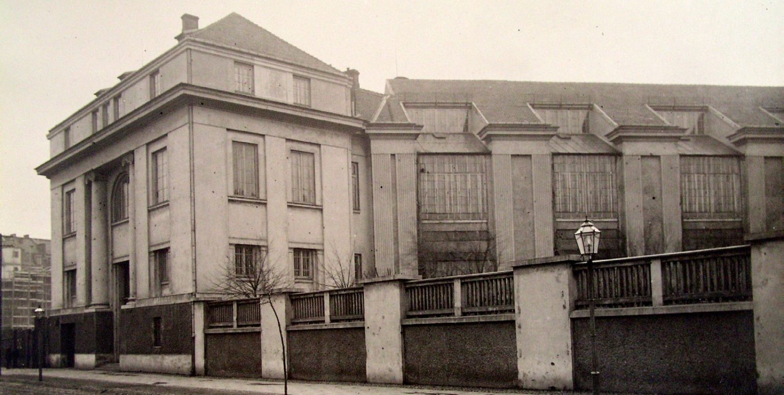Archival photograph of the Academy of Fine Arts building in Warsaw at Wybrzeze Kościuszkowskie 37/39