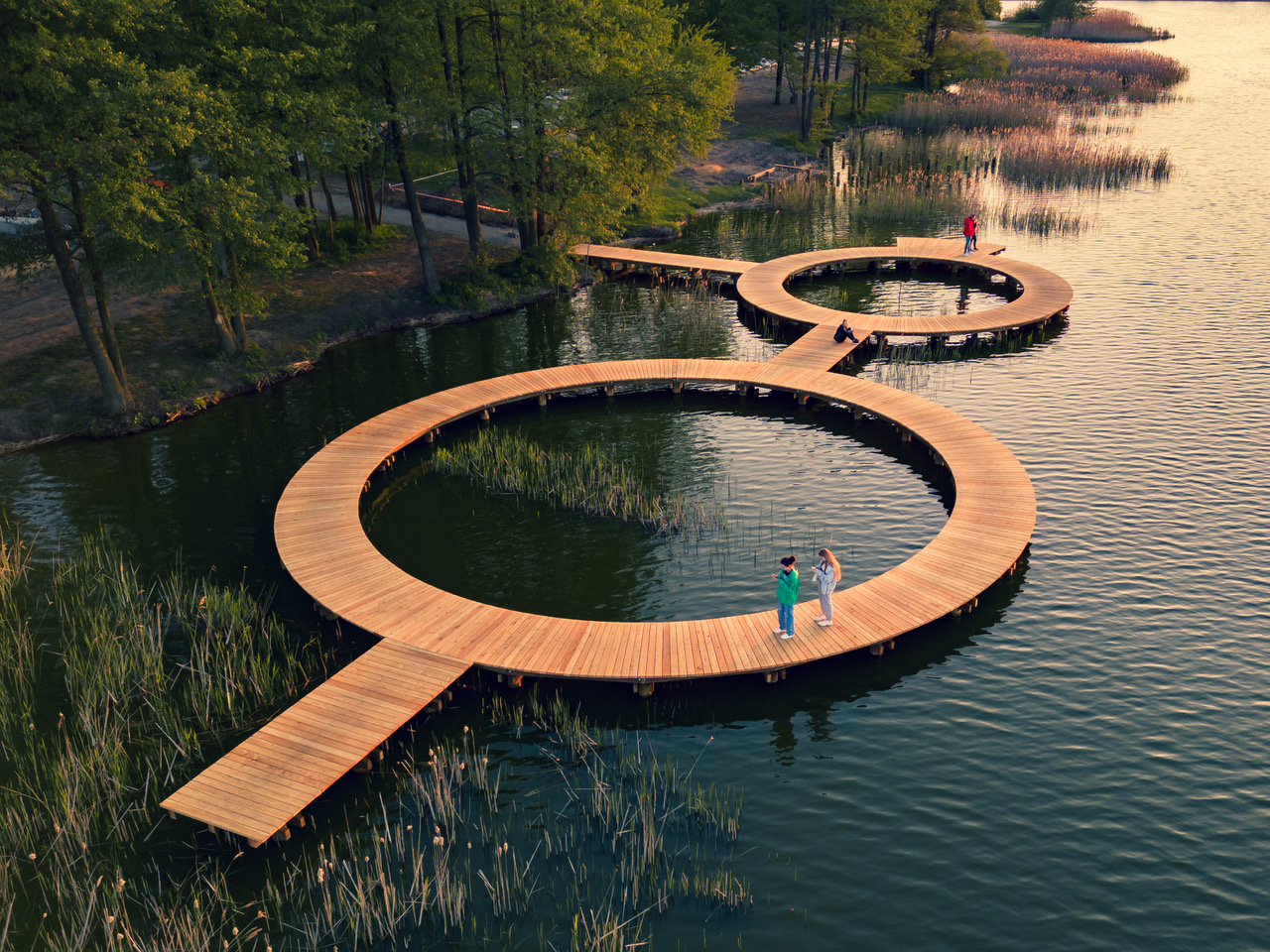 View of the lake with piers on the quay
